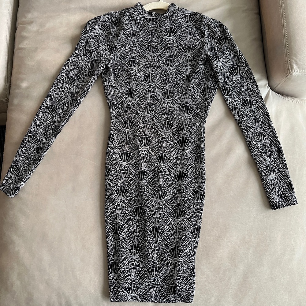 H&M ART DECO BLACK AND WHITE MINI DRESS small